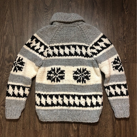 Vintage Handmade Cowichan Zip Up Sweater - Picture 14 of 17